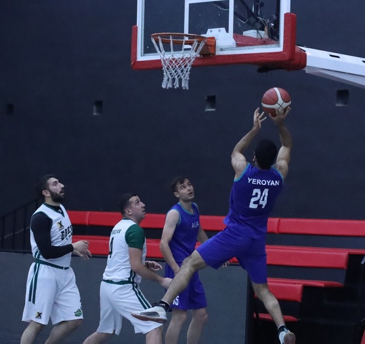 Ara Yeroyan (#24) rising for a shot